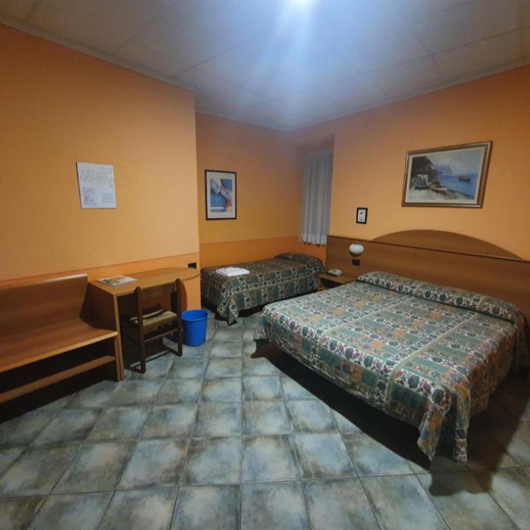 Hotel Azalea - Camera Tripla - 2