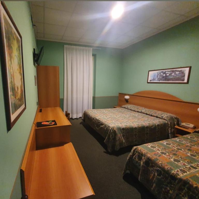 Hotel Azalea - Camera Tripla - 1