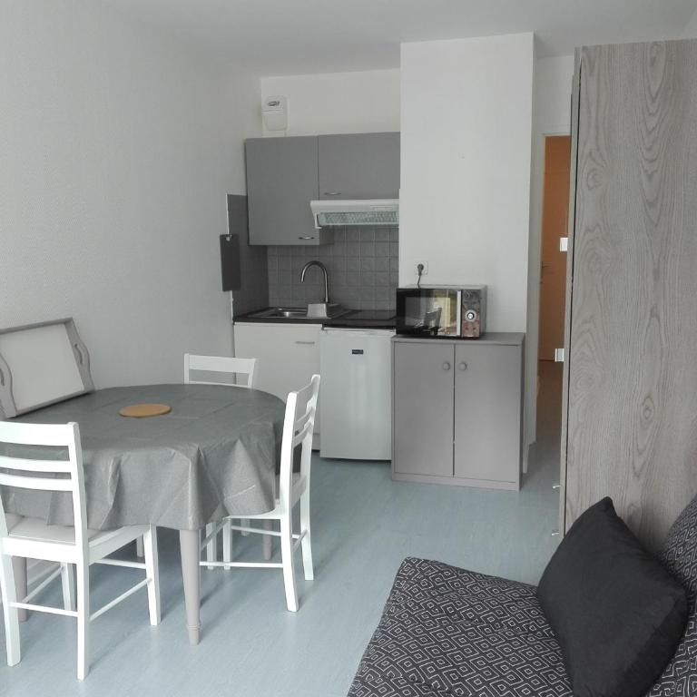 Studio rénové avec balcon à 100m de la plage et piscine - 4 personnes - Les Sables-d'Olonne - FR-1-331-204 - Studio - 3