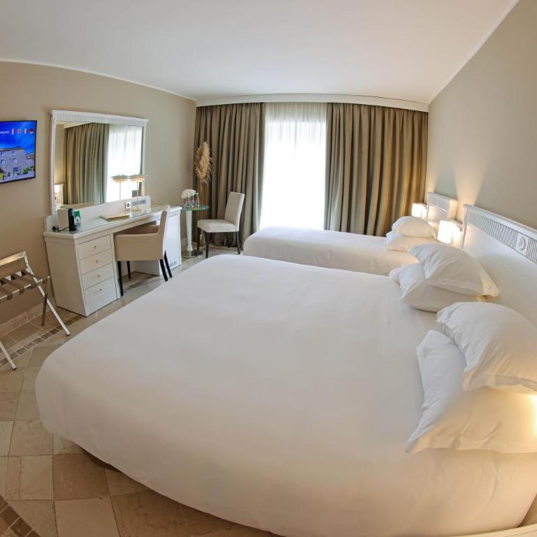 Hôtel L'Abbaye - Chambre Triple Deluxe - Vue sur Mer - 2