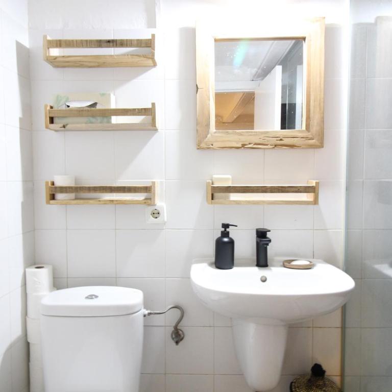 New design apartment in Barcelona center. - One-Bedroom Apartment - 15