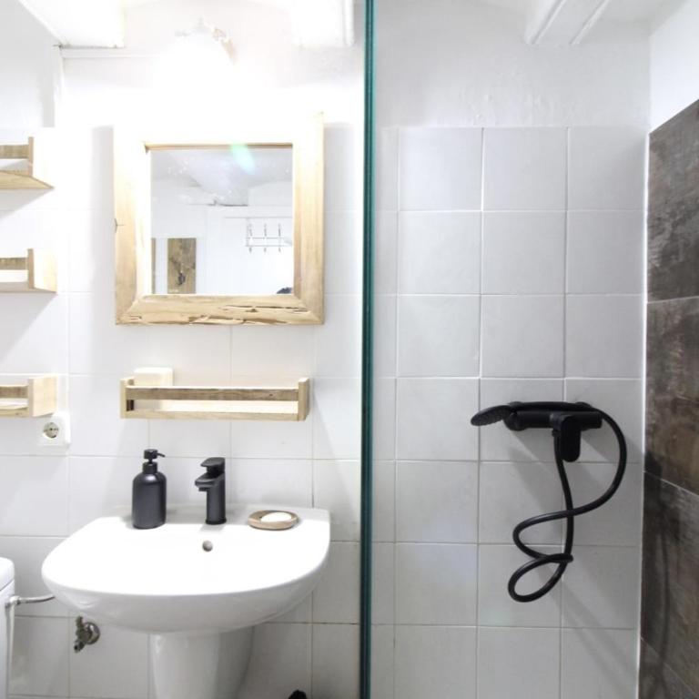 New design apartment in Barcelona center. - One-Bedroom Apartment - 18
