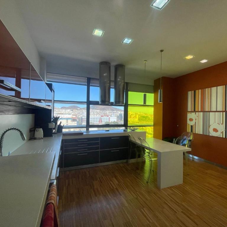 Luxury Family Beachfront Apartment - Three-Bedroom Apartment - 13