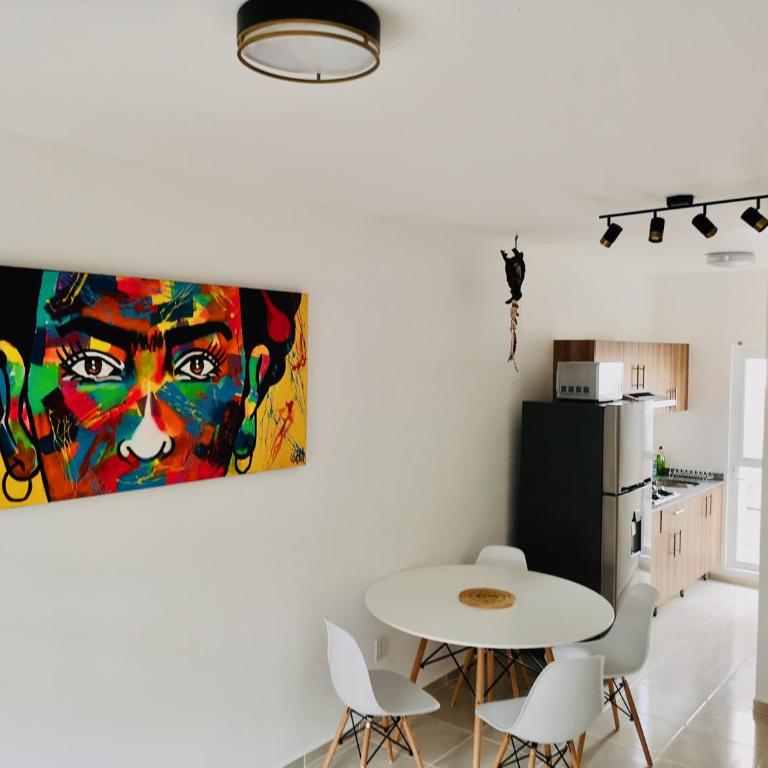 Cozy 2-bedroom apartment with amenities - Apartment - 8