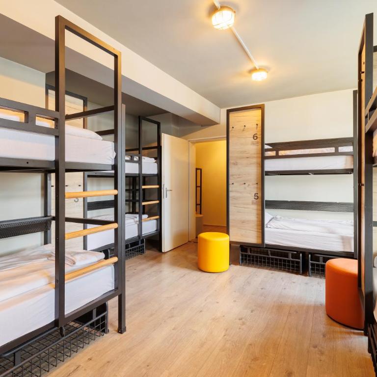 a&o München Hackerbrücke - Posto Letto in Dormitorio per 8 Persone - 2
