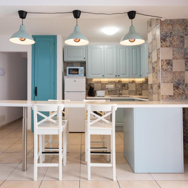 PORT ROYAL APARTMENTS, Heated pool, Speed WiFi, Terrace - Deluxe Apartment - 18