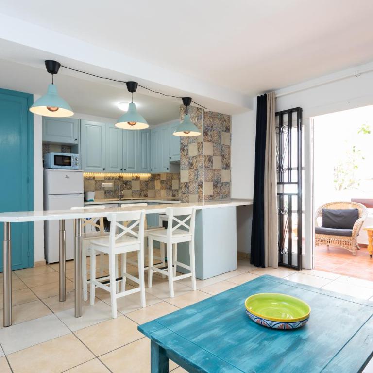 PORT ROYAL APARTMENTS, Heated pool, Speed WiFi, Terrace - Deluxe Apartment - 9