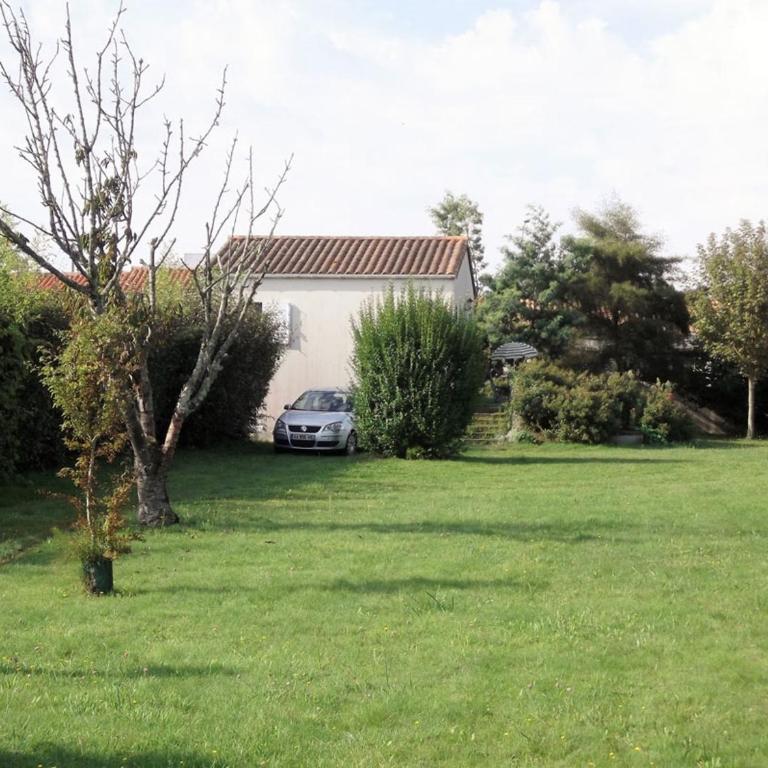 Maison individ. au calme, 1,5 km plage, grd terrain arboré, proche commerces, 1 ch., TV câble, animaux ok. - FR-1-22-238 - Casa de vacaciones (4 adultos) - 4