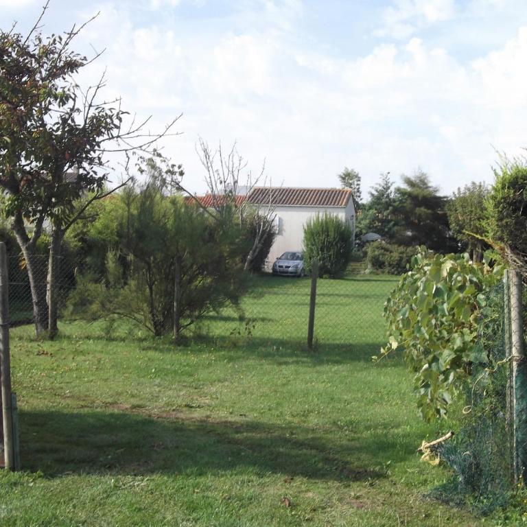 Maison individ. au calme, 1,5 km plage, grd terrain arboré, proche commerces, 1 ch., TV câble, animaux ok. - FR-1-22-238 - Casa de vacaciones (4 adultos) - 6