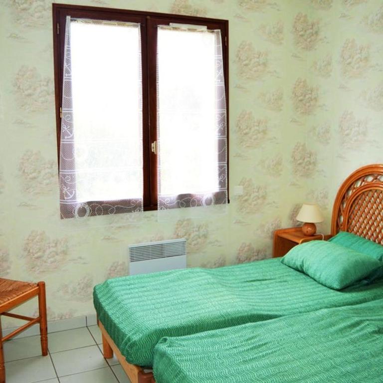 Maison individ. au calme, 1,5 km plage, grd terrain arboré, proche commerces, 1 ch., TV câble, animaux ok. - FR-1-22-238 - Casa de vacaciones (4 adultos) - 8