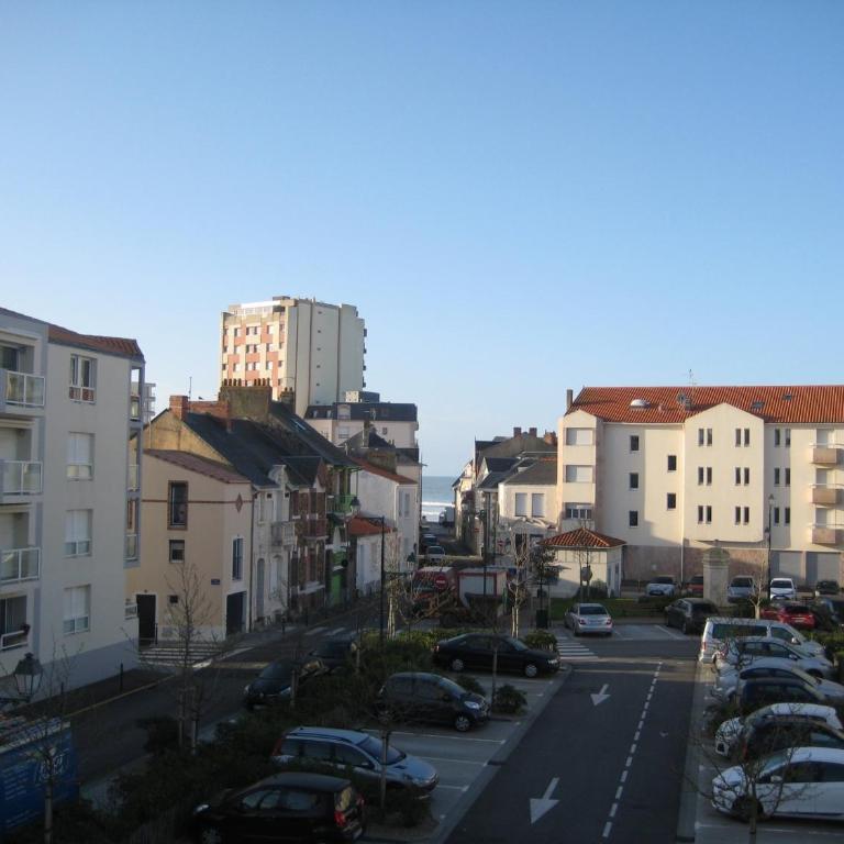 Appartement lumineux 2 pièces à 100 m de la plage et du marché Arago, avec balcon et parking sécurisé - FR-1-331-100 - Apartment (4 Erwachsene) - 2