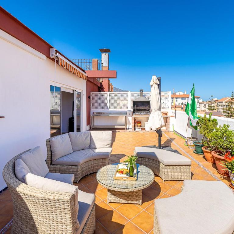 797 HOLIDAY RENTALS - Atico duplex en Fuengirola con espectacular terraza - Apartamento Dúplex - 10