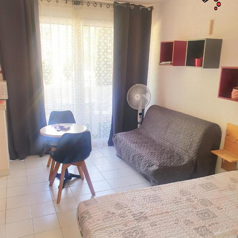 coquet Studio Classé Deux Étoiles, Balcon avec Table, et Wifi - Appartamento Monolocale - 1