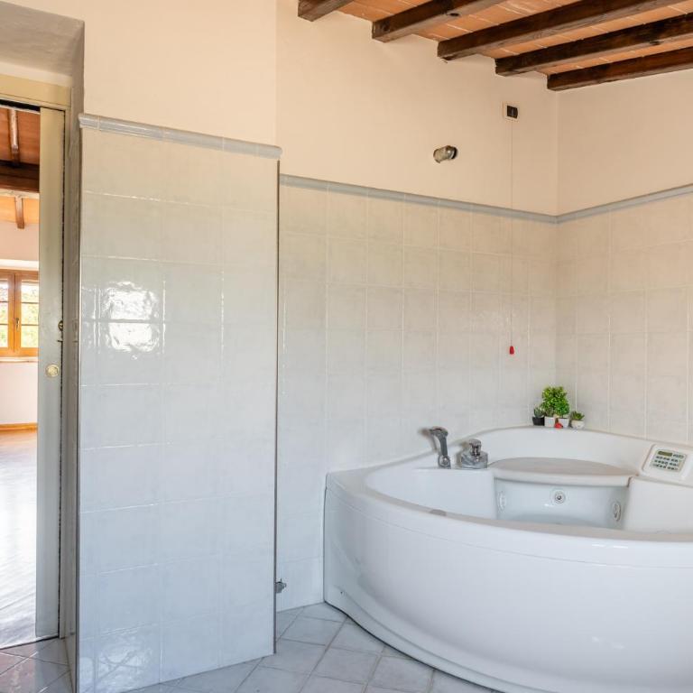 Casa Vecchia - Dimora Storica Toscana - Camera con letto matrimoniale grande piu' letto singolo con bagno privato - 11