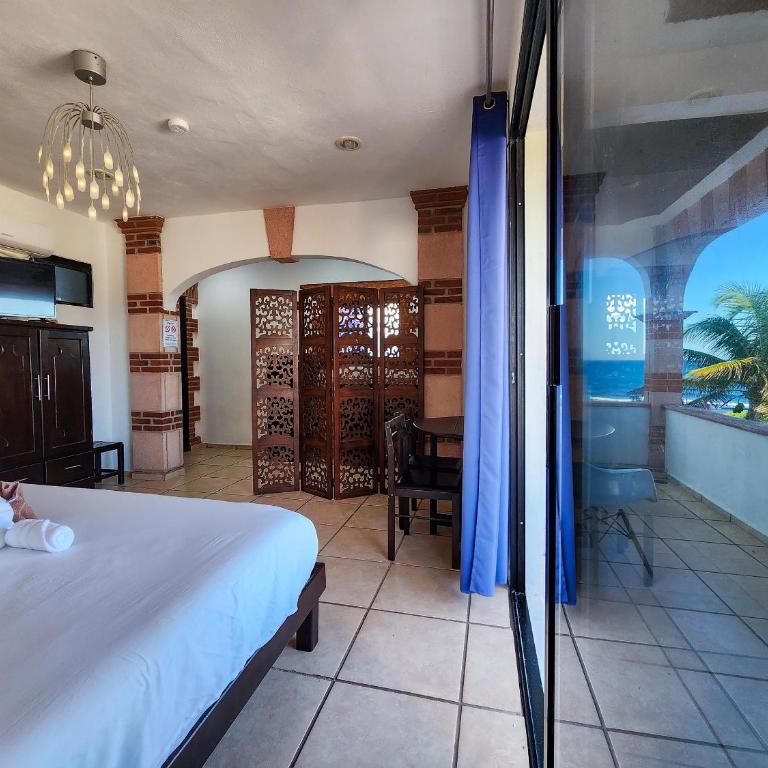 Fitz-Mar - Double Room with Balcony - 9