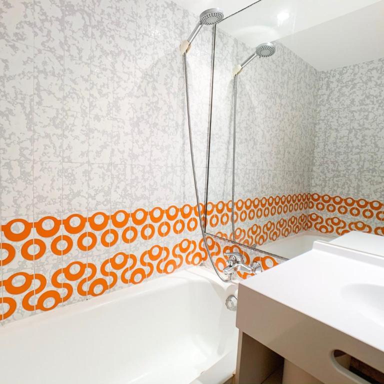 Appartement lumineux avec balcon, près des pistes et commerces, animaux acceptés - FR-1-502-503 - Apartment - 6