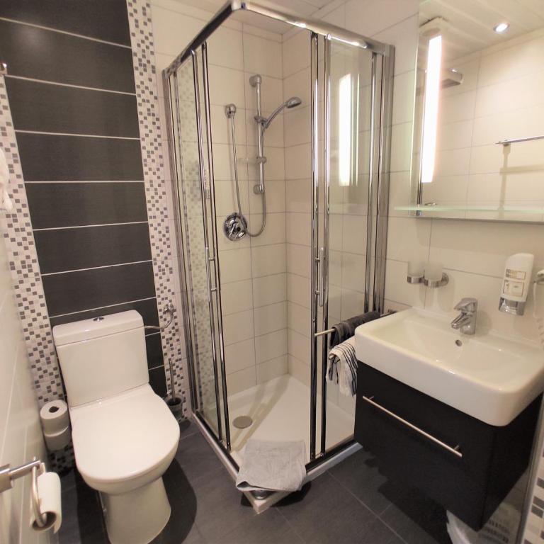 Haus am See - Doppelzimmer mit Balkon und Seeblick - 5