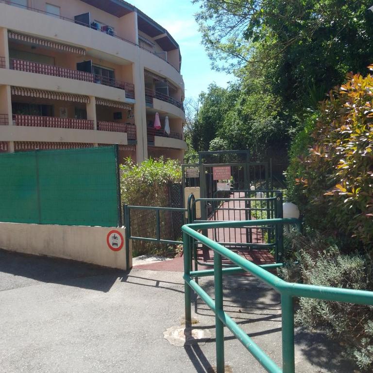 Grand Studio Parc de Vaugrenier - Climatiseur - Terrasse - Piscine - Studio - 5