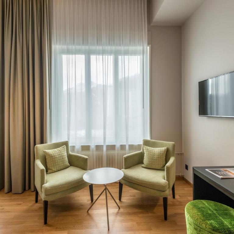 Boutique Hotel KARL - Superior Dreibettzimmer mit Fluss- und Bergblick - 7