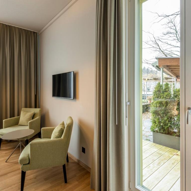 Boutique Hotel KARL - Superior Vierbettzimmer mit Balkon und Flussblick - 5