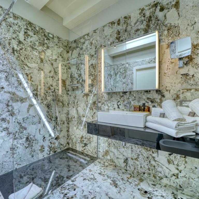 Palazzo della Scala Hotel - Luxury Suites & Spa - Suite with Whirlpool and Lake View - 6