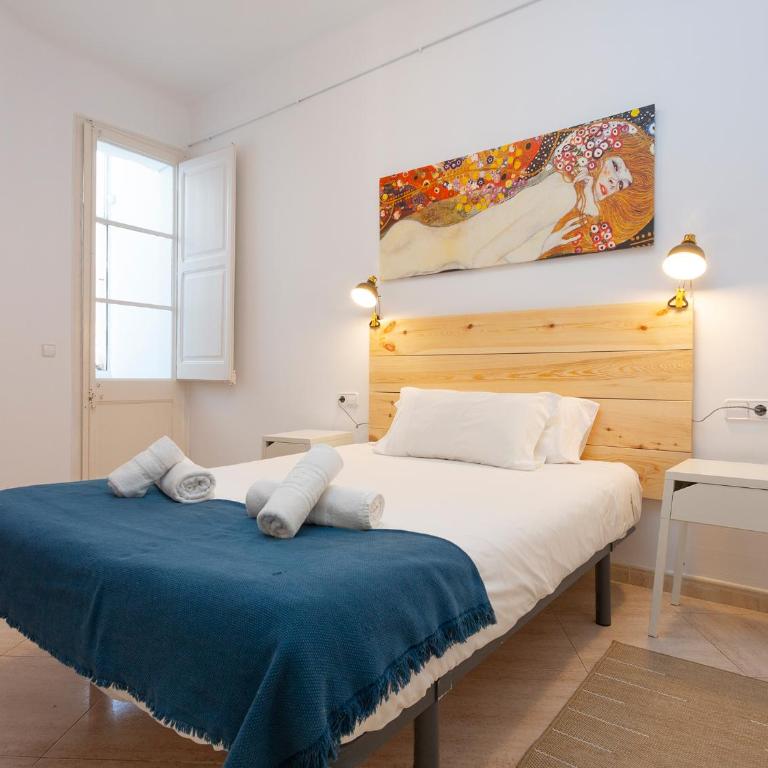 Centric Sagrada Familia Apartments - Three-Bedroom Apartment with Balcony - 3