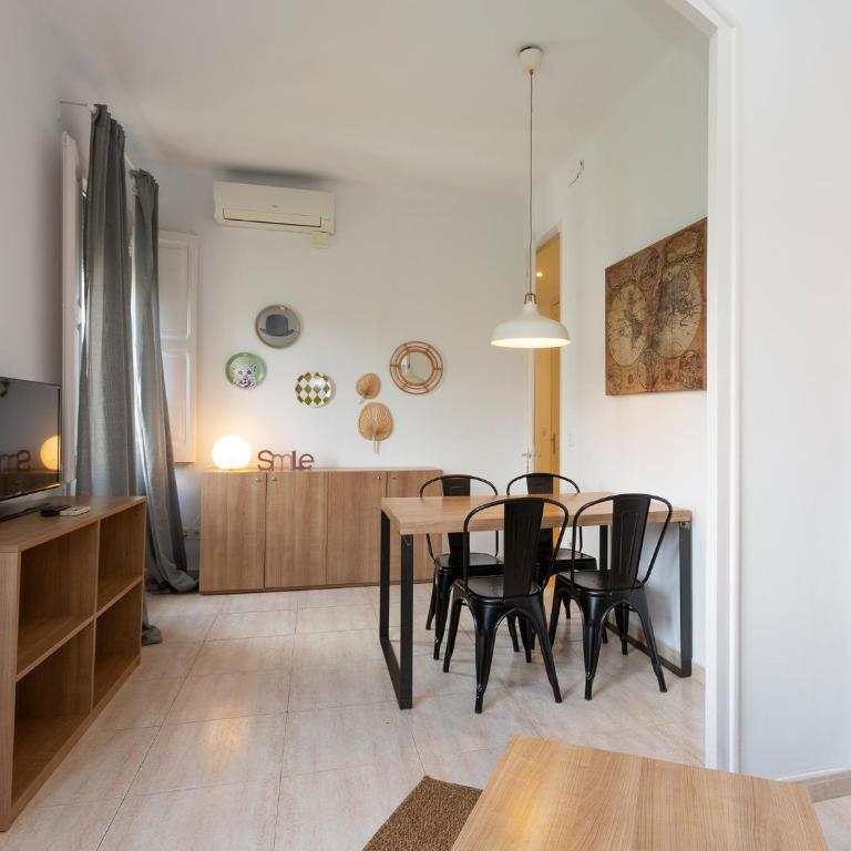 Centric Sagrada Familia Apartments - Three-Bedroom Apartment with Balcony - 4