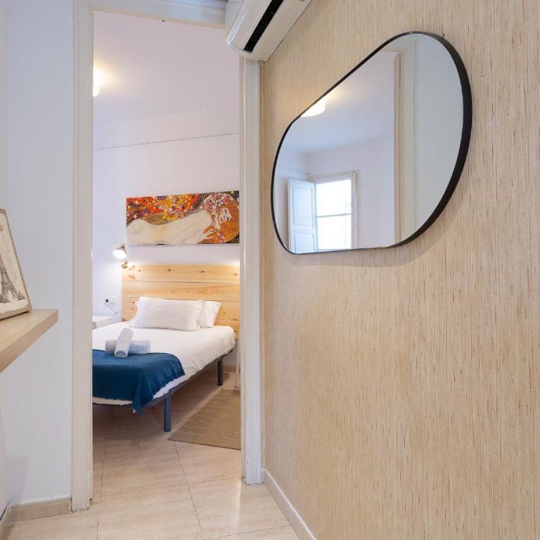 Centric Sagrada Familia Apartments - Three-Bedroom Apartment with Balcony - 5