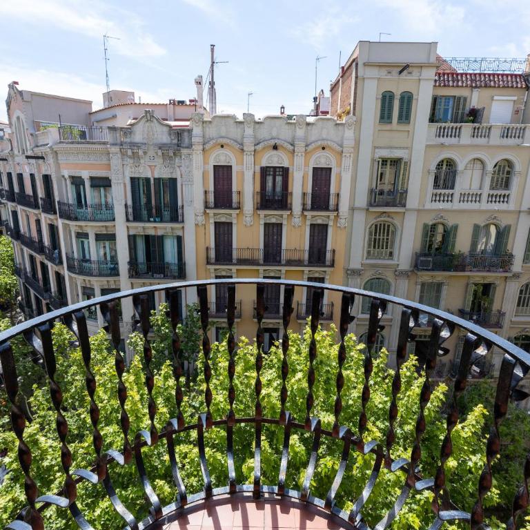 ApartEasy - Modernist flat in Eixample center - Three-Bedroom Apartment - 6