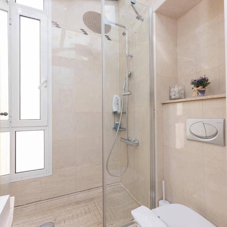 ApartEasy - Modernist flat in Eixample center - Three-Bedroom Apartment - 12