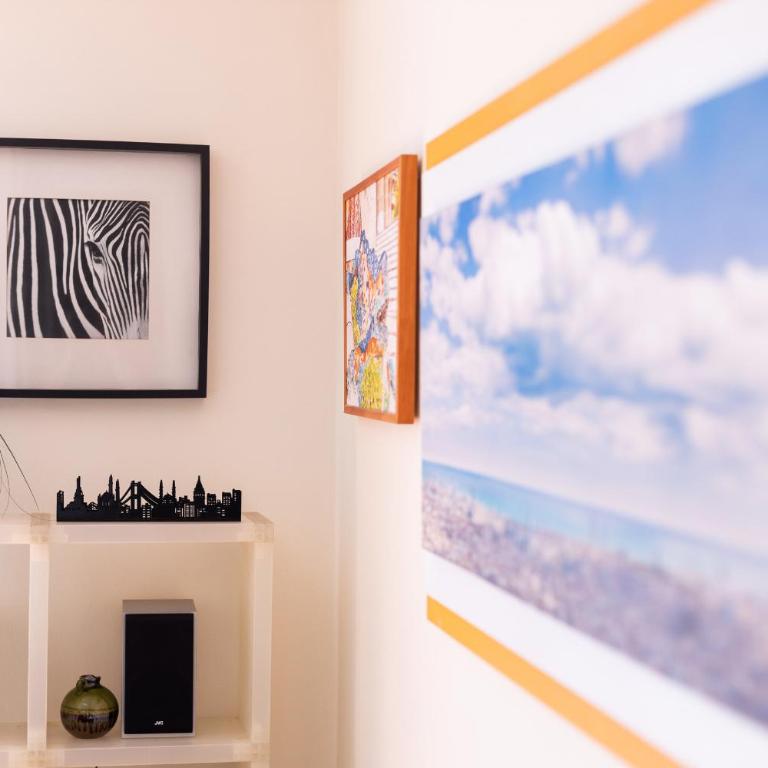 ApartEasy - Modernist flat in Eixample center - Three-Bedroom Apartment - 21
