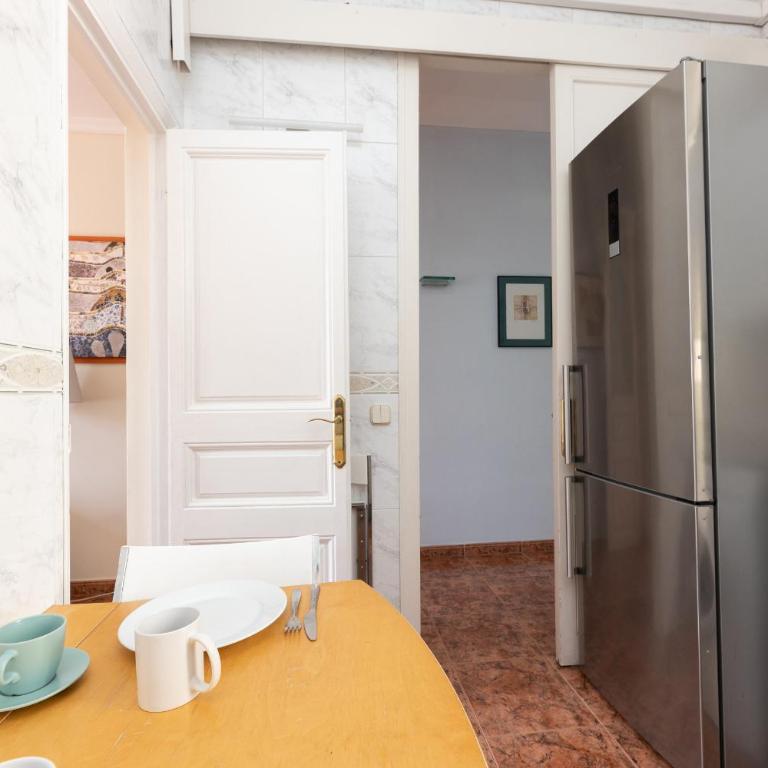 ApartEasy - Modernist flat in Eixample center - Three-Bedroom Apartment - 20