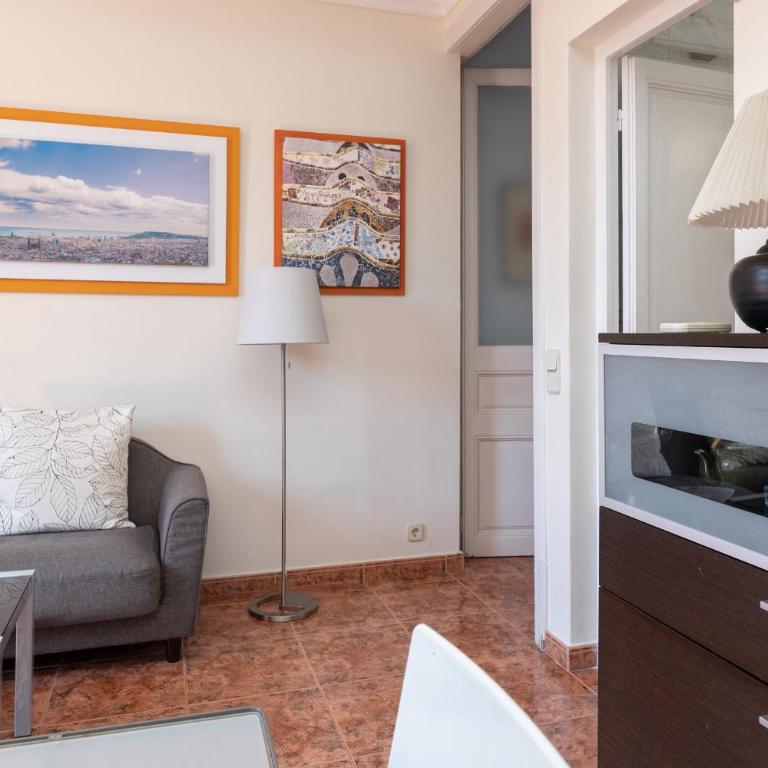 ApartEasy - Modernist flat in Eixample center - Three-Bedroom Apartment - 19