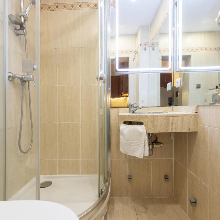 ApartEasy - Central Barcelona Studio Apartment - Standard Triple Studio - 5