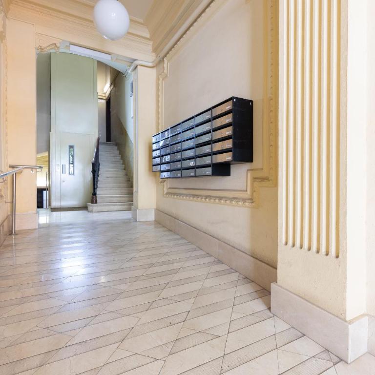 ApartEasy - Central Barcelona Studio Apartment - Standard Triple Studio - 14