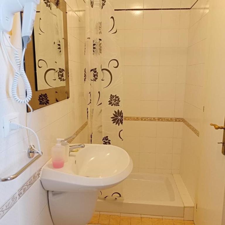 NAHID ACCOMMODATION - Camera Matrimoniale Deluxe - 25