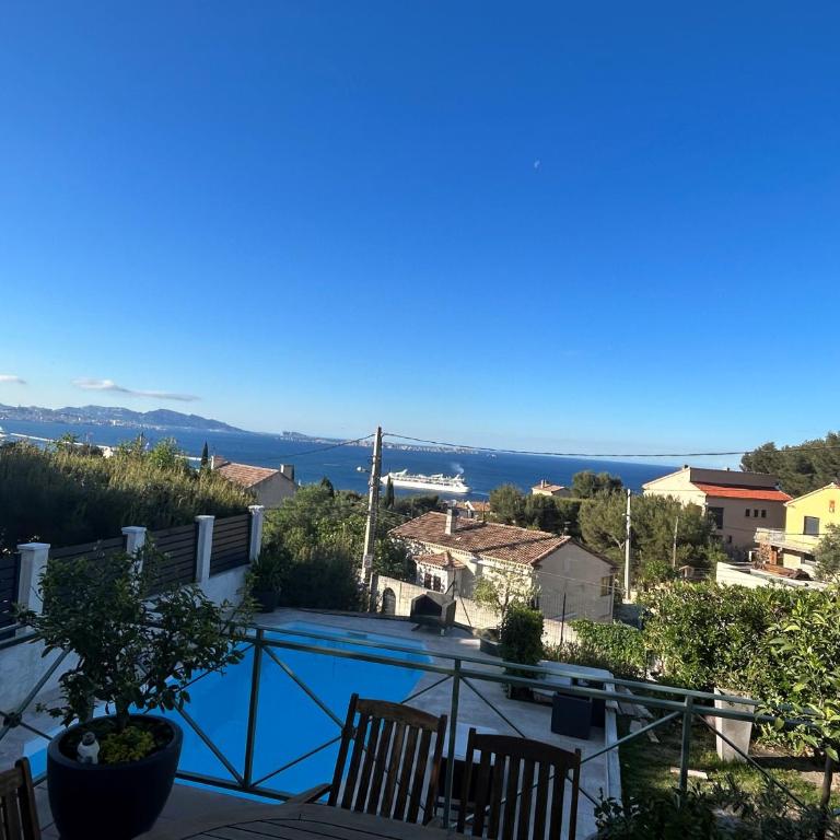 maison entièrement climatisée vue d'exception mer et rade de Marseille avec piscine 8 personnes - Villa - 12