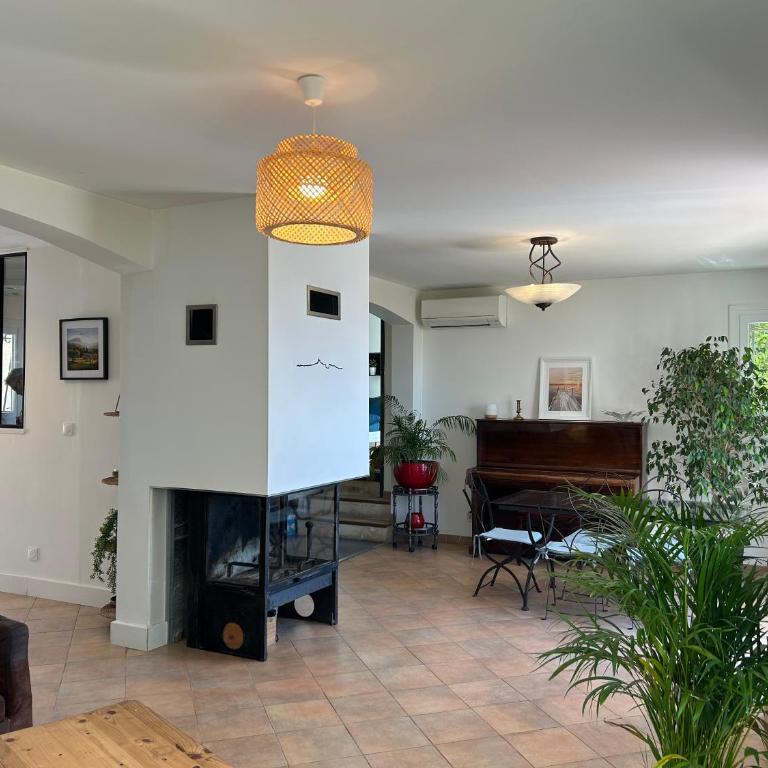 maison entièrement climatisée vue d'exception mer et rade de Marseille avec piscine 8 personnes - Villa - 23
