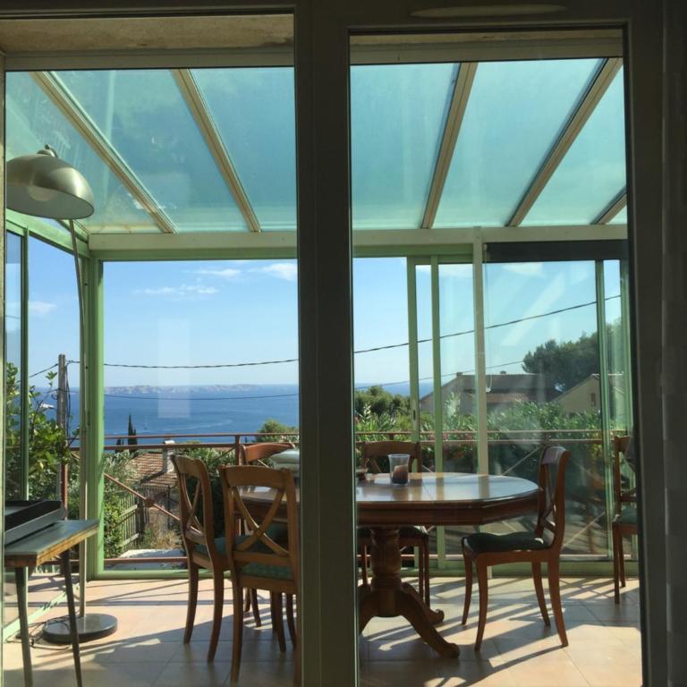 maison entièrement climatisée vue d'exception mer et rade de Marseille avec piscine 8 personnes - Villa - 16