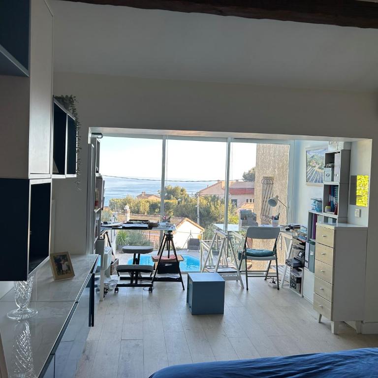 maison entièrement climatisée vue d'exception mer et rade de Marseille avec piscine 8 personnes - Villa - 27