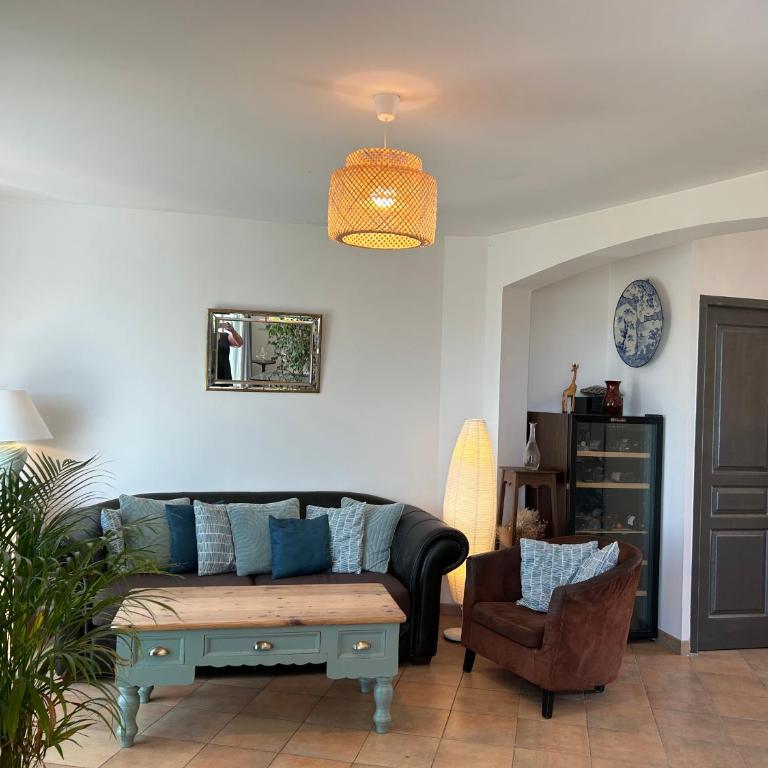 maison entièrement climatisée vue d'exception mer et rade de Marseille avec piscine 8 personnes - Villa - 24
