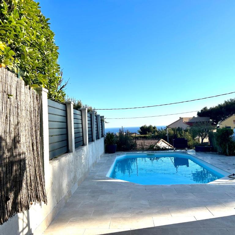 maison entièrement climatisée vue d'exception mer et rade de Marseille avec piscine 8 personnes - Villa - 4