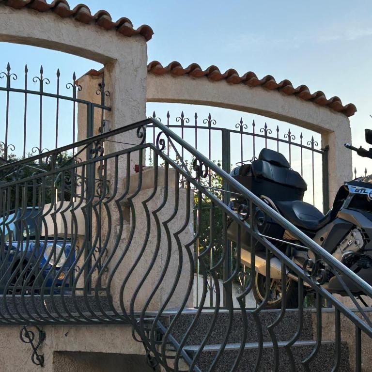maison entièrement climatisée vue d'exception mer et rade de Marseille avec piscine 8 personnes - Villa - 37