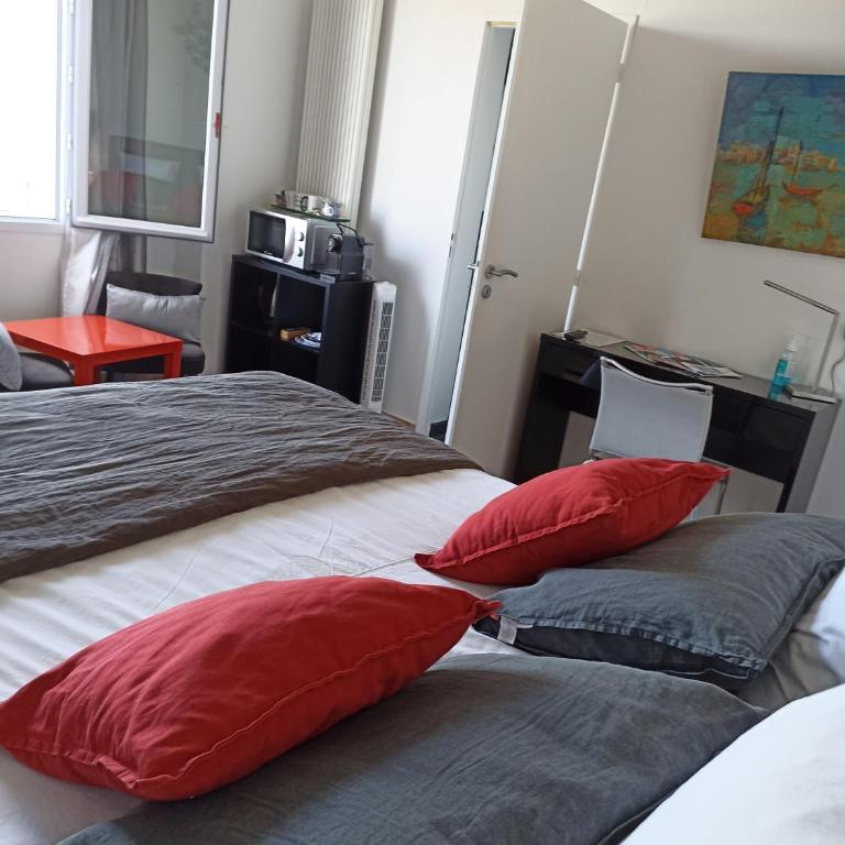 Chambres d'Hôtes LA PASTOURELLE Royan centre - Deluxe Double Room with Bath - 3