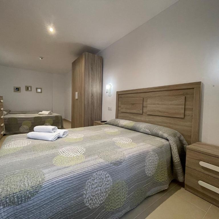 P&R hostals Codolar - Habitación Cuádruple con bañera - 1