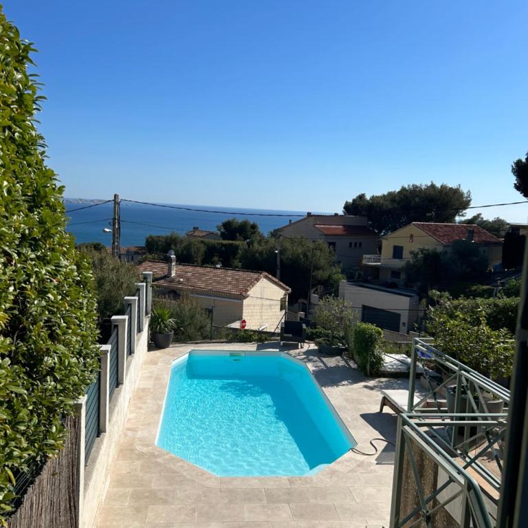 maison entièrement climatisée vue d'exception mer et rade de Marseille avec piscine 8 personnes - Villa - 6