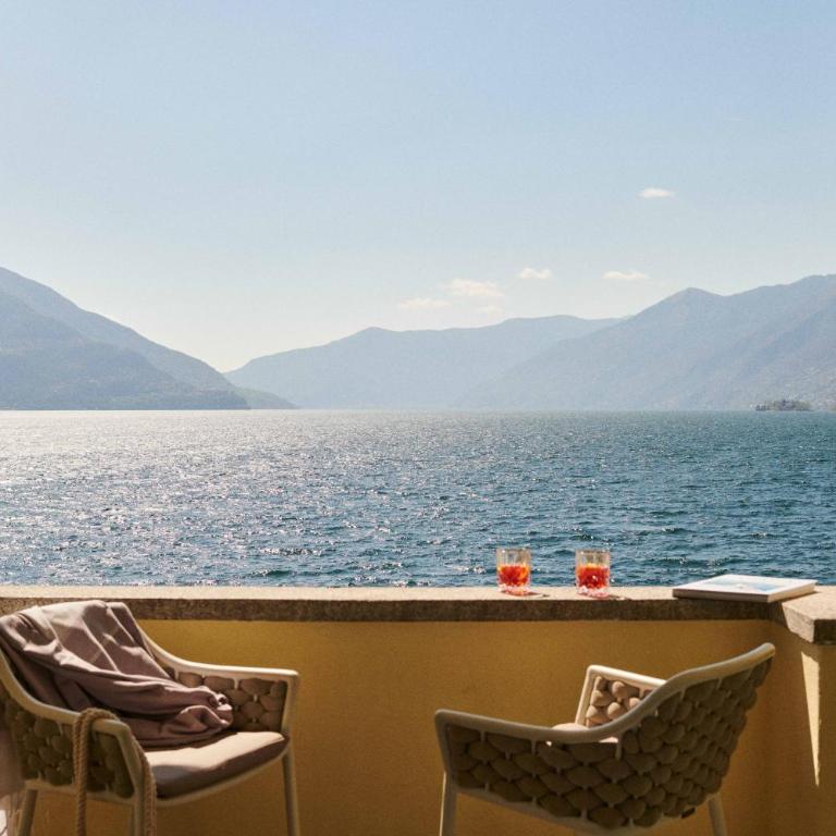 Vista Lakefront Boutique Hotel - Premium King Room with Lake View and Balcony - 2