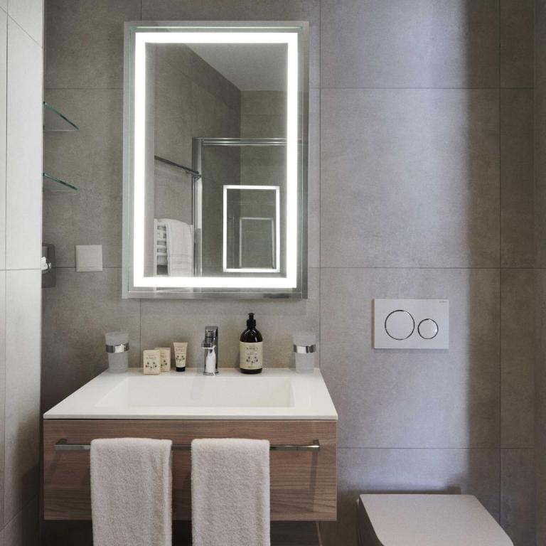 Vista Lakefront Boutique Hotel - Suite con Vista Lago e Balcone - 10