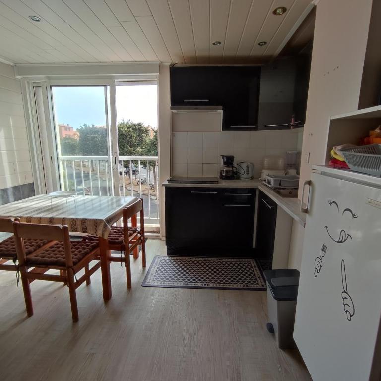 LE COLISEE Joli studio cabine Mt St Martin proche port Cap d'Agde - Standard Apartment - 3