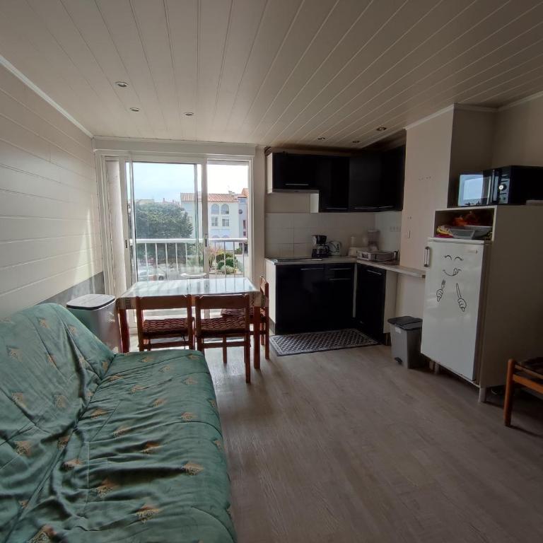 LE COLISEE Joli studio cabine Mt St Martin proche port Cap d'Agde - Standard Apartment - 1